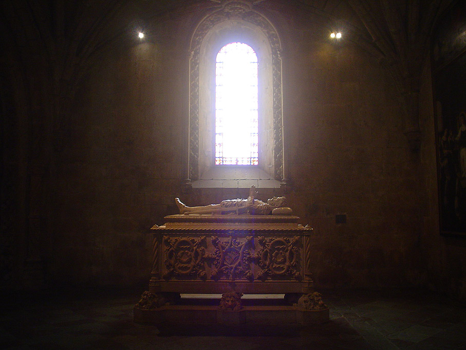 Fotografia Túmulo de Luís de Camões no Mosteiro dos Jerónimos, Belém Lisboa