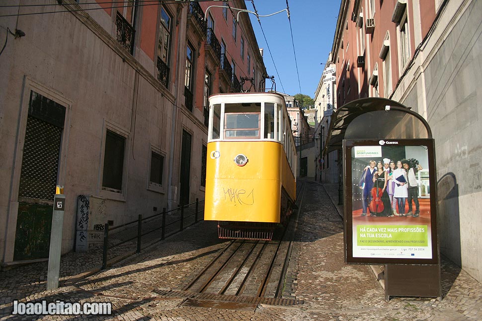 Fotografia Elevador da Glória que liga Restauradores ao Bairro Alto, Lisboa.