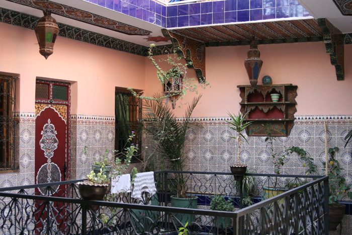 Photo of the inside patio of Hotel Medina, a Marrakech cheap hotel
