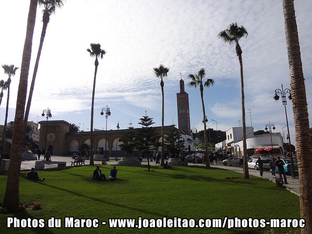 Photo de la Place Sidi Bou Abib à Tanger au Maroc.