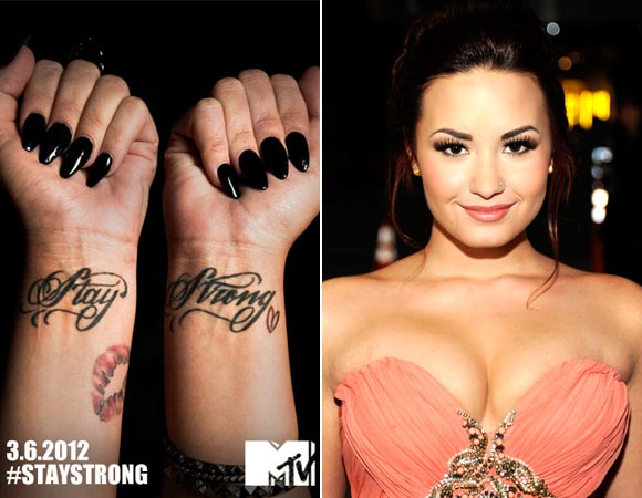 Tatuagem escrita da Demi Lovato