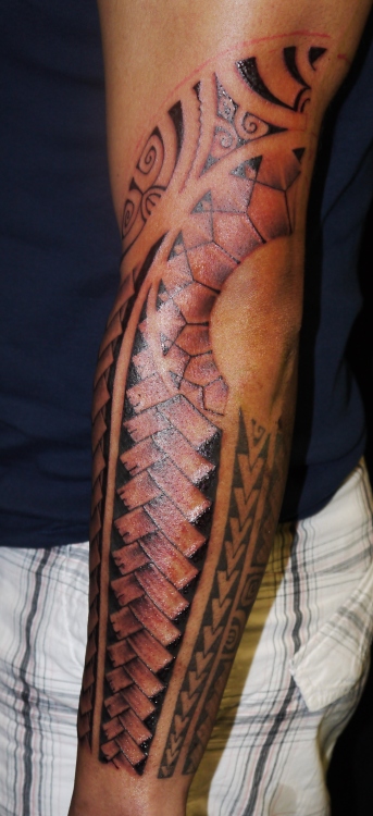 Tatuagem manga maori