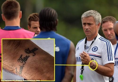 Tatuagem com nomes de filhos de Jose Mourinho