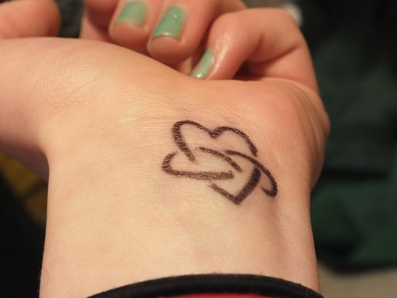 Pequeno desenho de coração para tatuagem