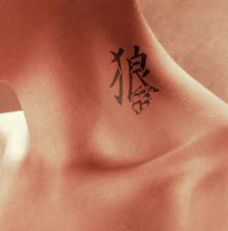 Tatuagem com símbol oriental - Kanji tattoo no pescoço