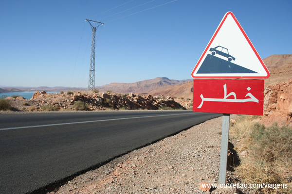 Sinalização em árabe Marrocos