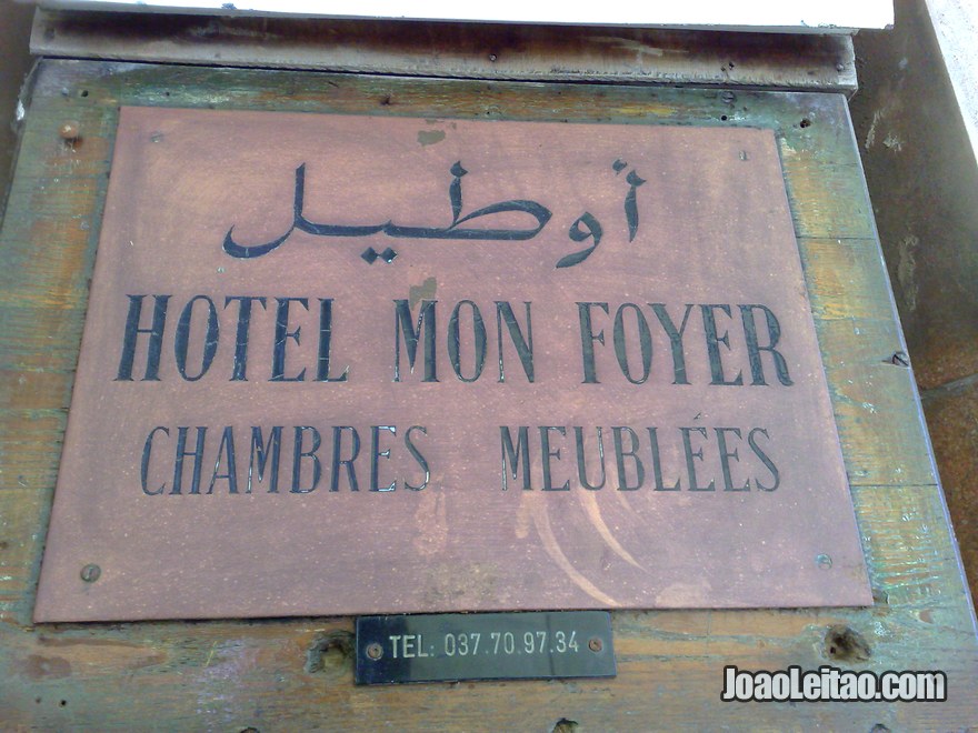 Placa do Hotel Mon Foyer em Rabat, Marrocos