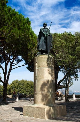 Fotografia da Estátua de Dom Afonso Henriques no Castelo de São Jorge em Lisboa