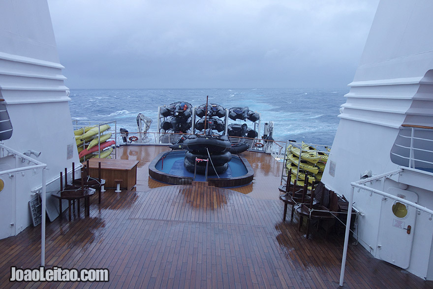 Dentro do cruzeiro para a Antartica