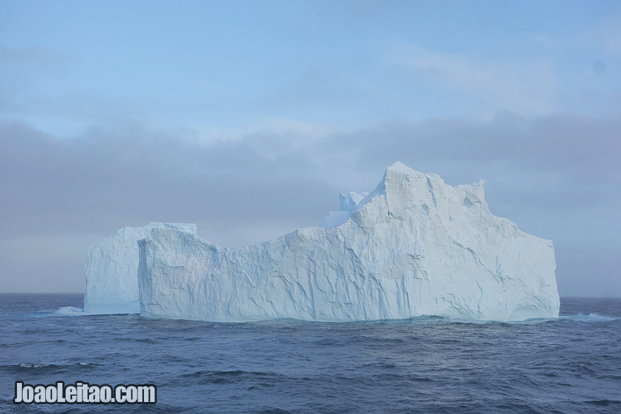 Iceberg no Oceano Antartico no Circulo Polar Antartico