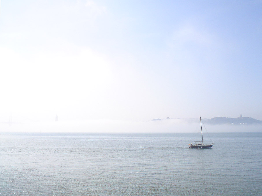 Fotografia Barco à vela no Rio Tejo, Belém Lisboa