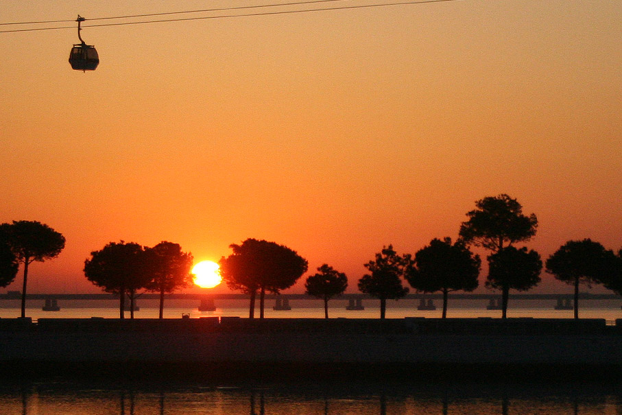 Fotografia Teleféricos no Pôr-do-Sol, Parque das Nações Lisboa