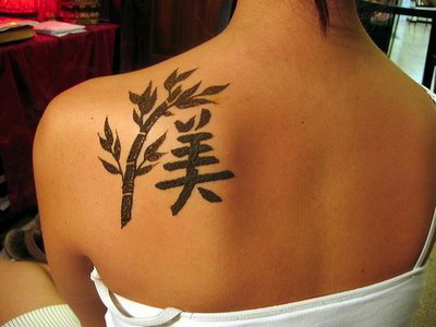 Tatuagem escrita em japones