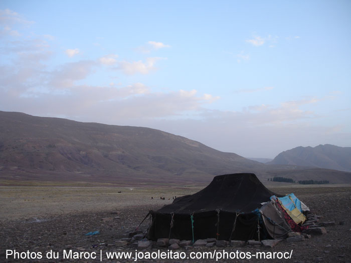 Tente des nomades dans les montagnes près de Midelt