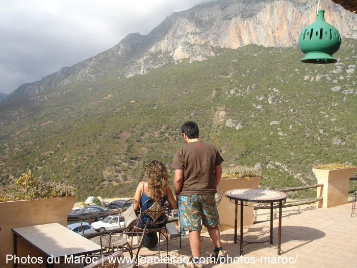 Vue de la chaîne montagneuse du Rif Occidental à partir de l'auberge Caiat