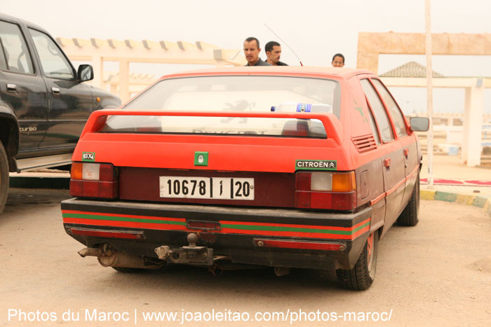 Citroën BX ancienne avec des couleurs style marocain à Elouatia