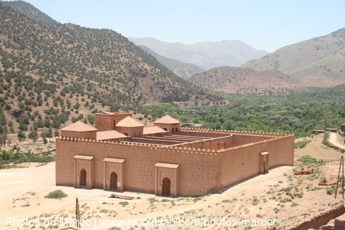 Belle vue des montagnes et de la mosquée Tinmel Maroc