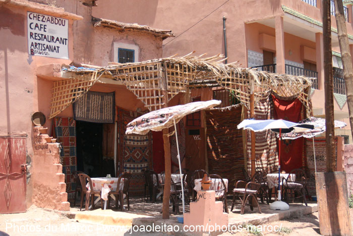 Café, restaurant et magasin d'artisanat à Tinmel Maroc