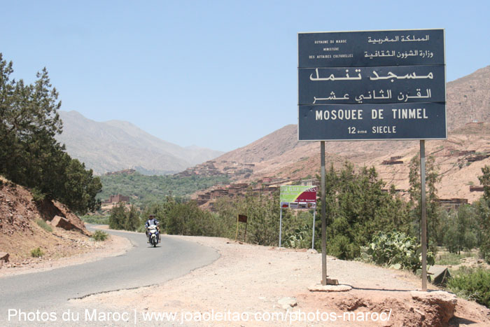 Panneau de signalisation de la mosquée de Tinmel