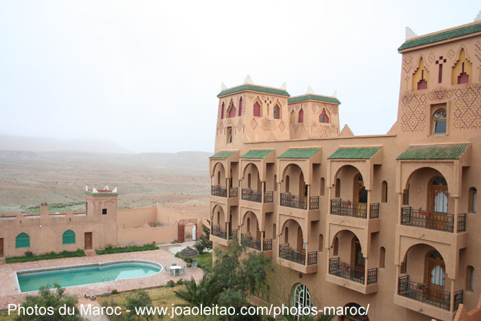 Architecture traditionnelle dans un hôtel avec piscine à Midelt