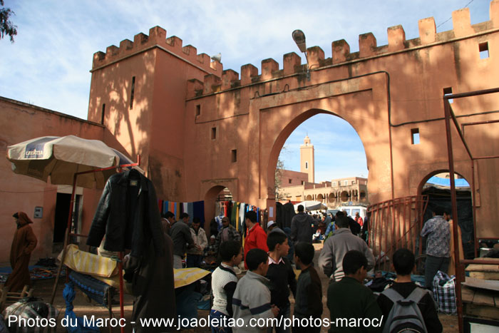 Entrée du marché de dimanche à Asni