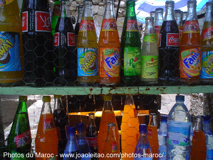 Magasinez avec jus de fruits et sodas à la Vallée de l'Ourika