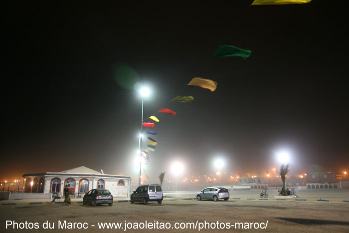 Plage de la Ville d'Elouatia pendant la nuit