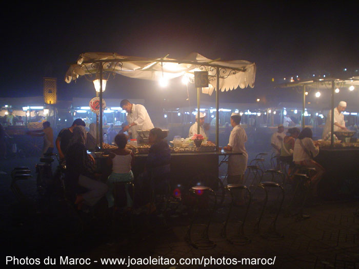 Vendeur d'escargots dans la place Jamaâ El Fna à Marrakech