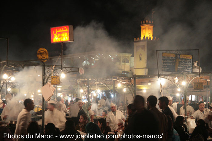 Restaurants sur la place de Jamaâ El Fna à Marrakech