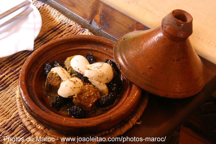 Tajine d'agneau aux pruneaux au Restaurant Amlal à Ouarzazate