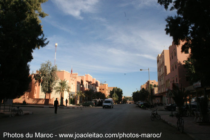 Avenue Mohammed V au centre de la ville d'Erfoud