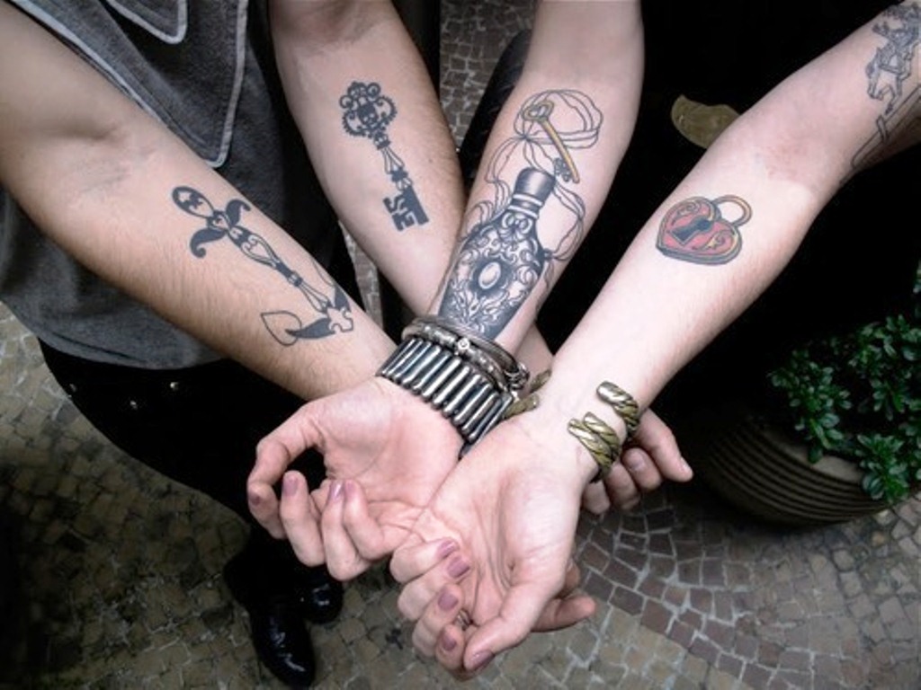 Man arm tattoo idea anchor