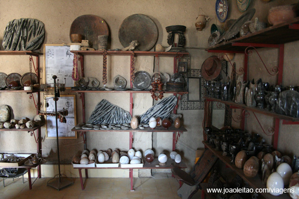 Lojas de artesanato em Hassilabied, Marrocos