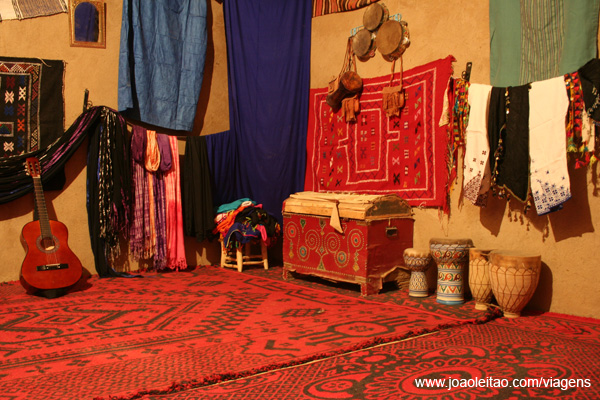 Lojas de artesanato em Hassilabied, Marrocos