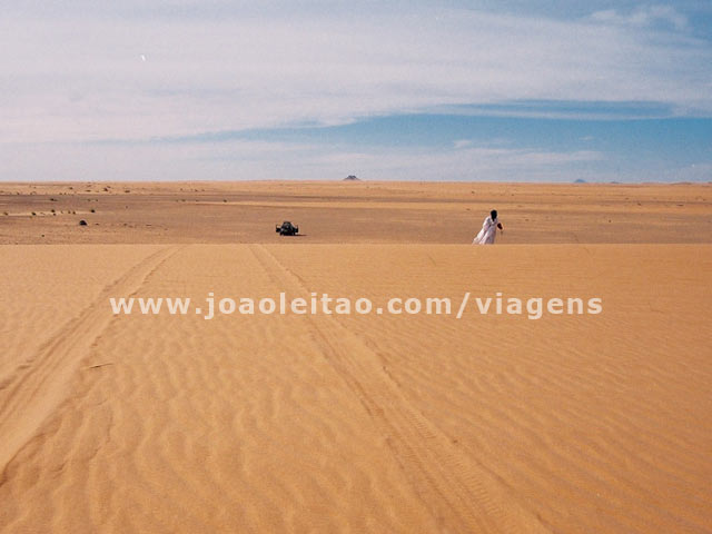 Condução nas dunas durante 10km com Opel Corsa, norte da Mauritânia