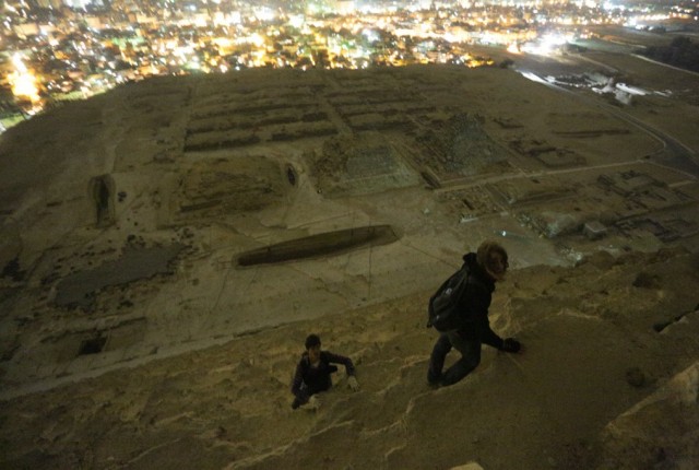 Subir as piramides de Gize no Egipto