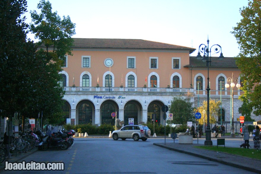 Foto da Estação de comboio de Pisa