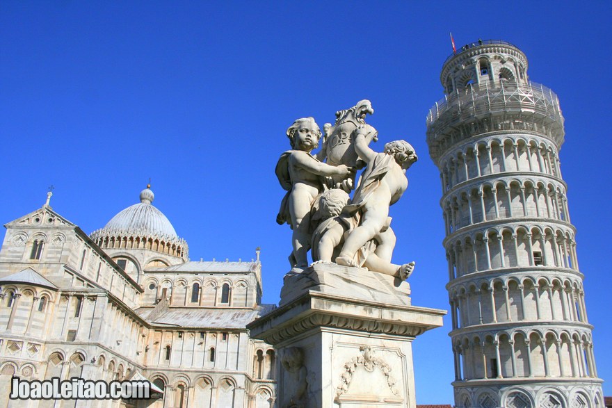 Foto da Catedral de Pisa com a Torre de Pisa