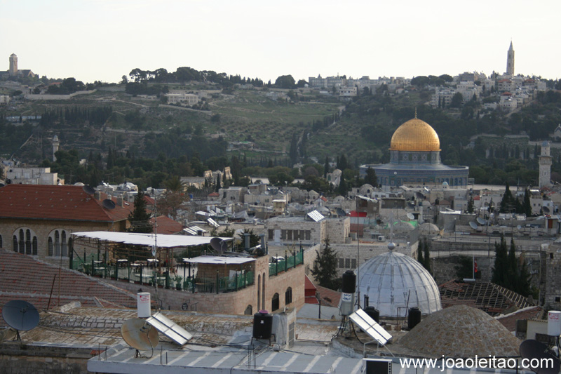A Cúpula da Rocha na Cidade Antiga de Jerusalem