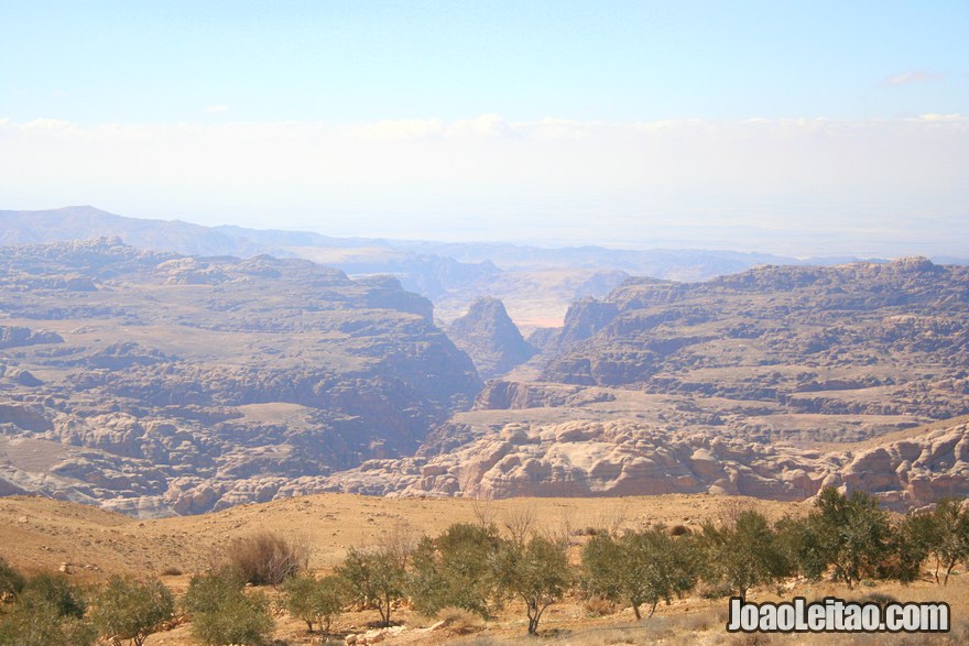 Foto das montanhas na Estrada do Rei - Kings Way na Jordânia