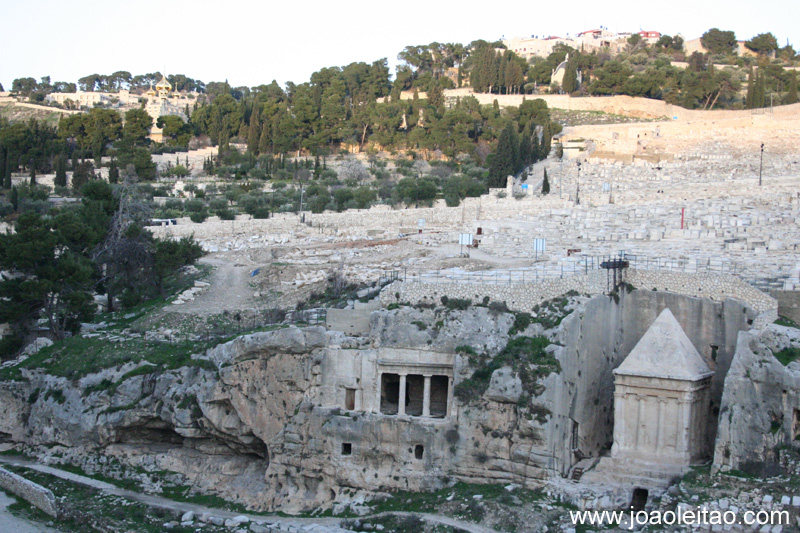 Túmulo de Absalão, filho do rei Davi de Israel no antigo Cemitério Judaico com 3000 anos no Monte das Oliveiras, em Jerusalém