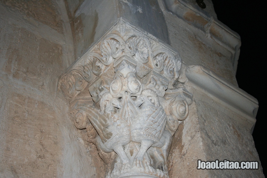 Interior da Capela da Ascensão de Jesus no Monte das Oliveiras em Jerusalém 