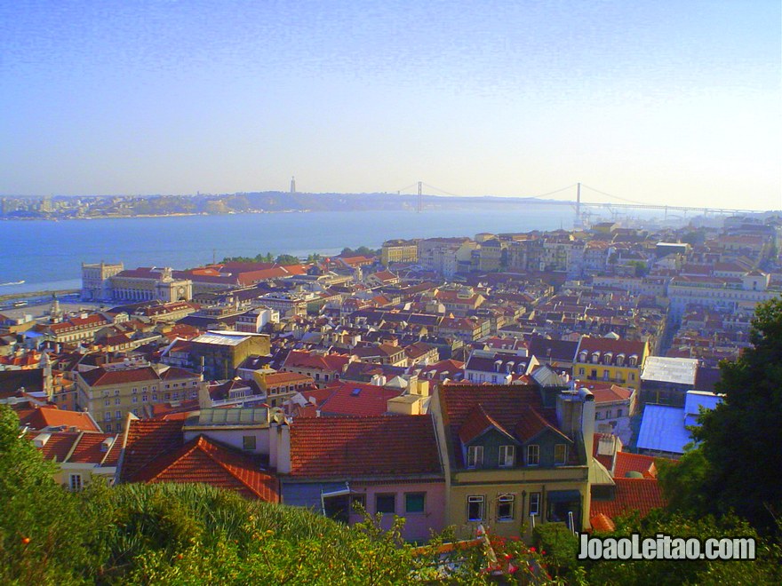 Foto da vista panorâmica da Baixa Pombalina desde o Castelo de São Jorge