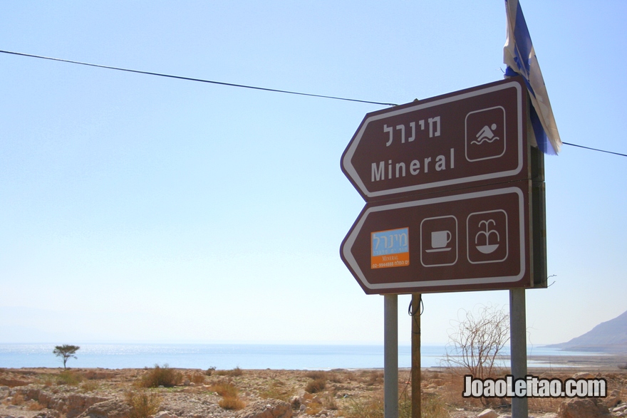 Placa para praia no Mar Morto em Israel