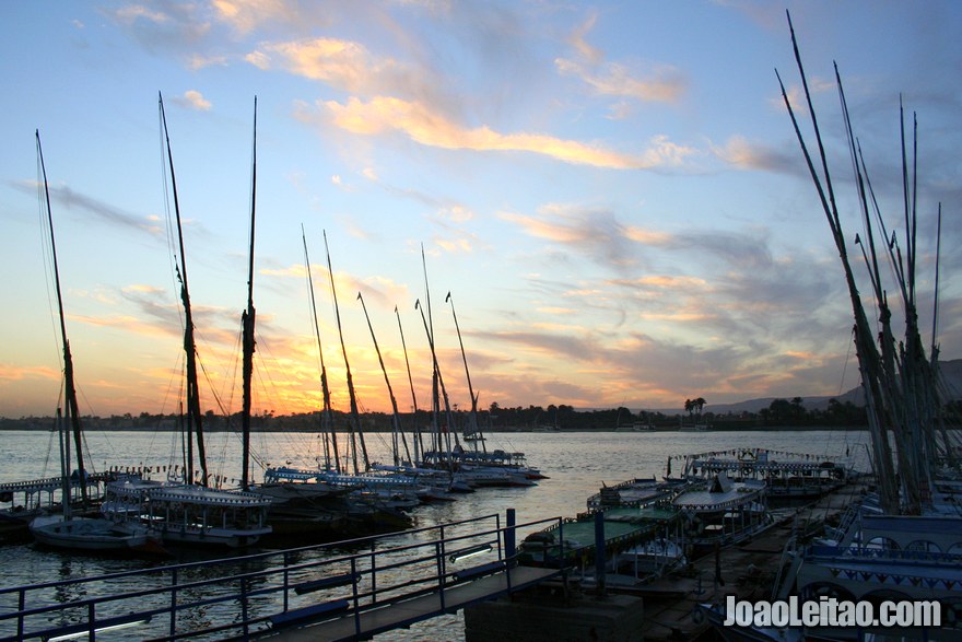 Pôr do Sol na marina de Luxor