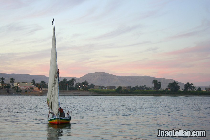 Barco felucca no Rio Nilo em Luxor