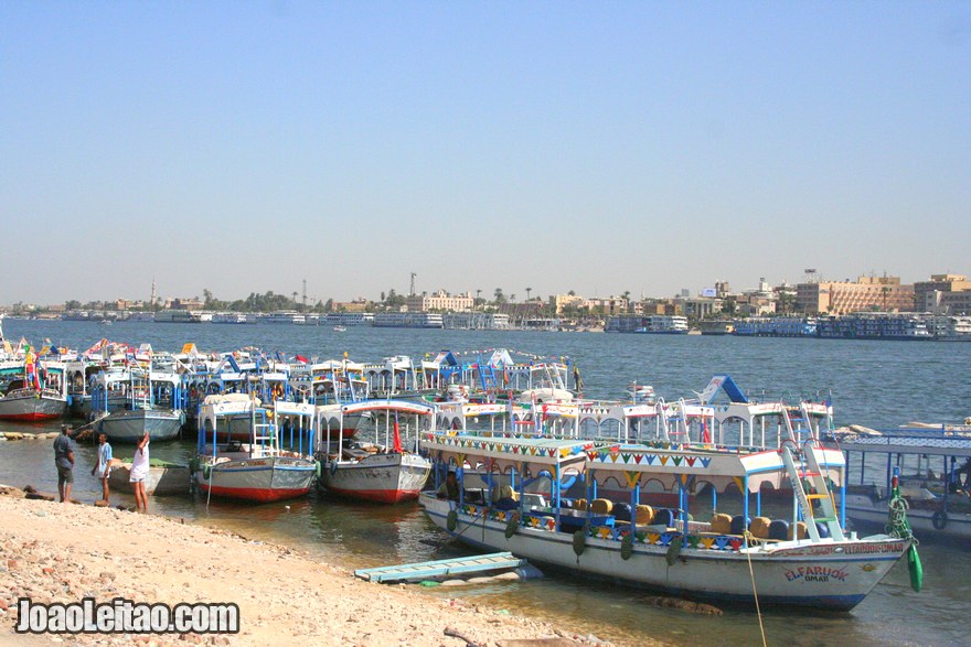 Foto de barcos para passeios no Rio Nilo em Luxor