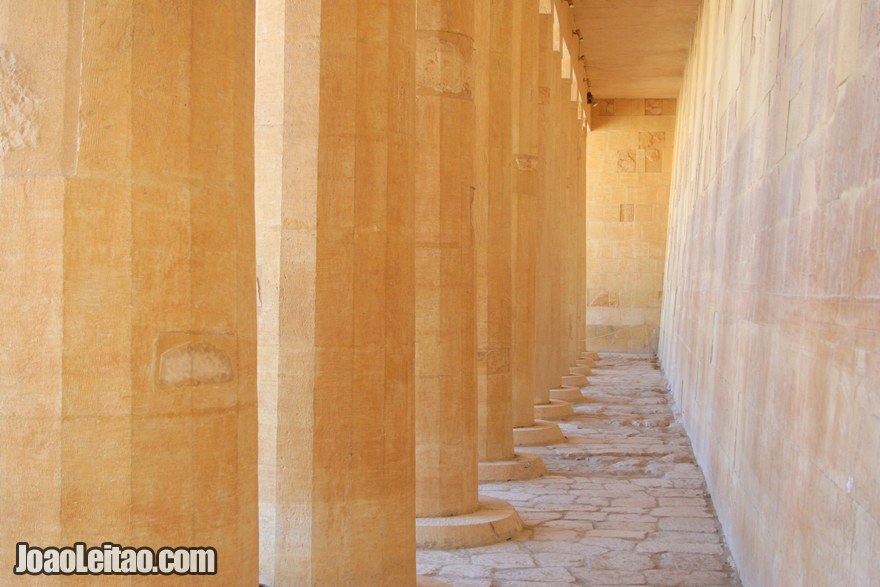 Colunas no Templo de Hatshepsut 