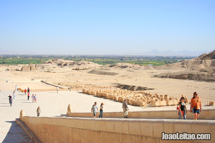 Rampa de subida para o Templo de Hatshepsut 