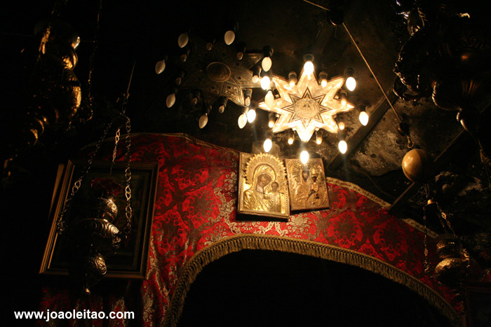 Gruta dentro da Igreja da Natividade em Belém Palestina